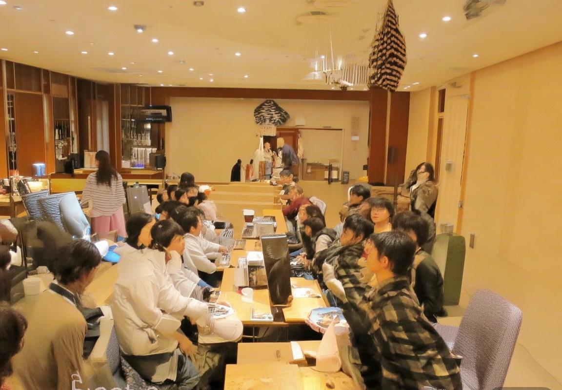 火箭队击败骑士，哈登38+10引领团队胜利(图3)